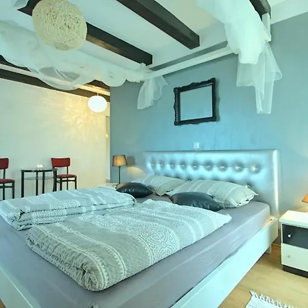 Jona Villa