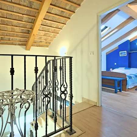 Jona Villa