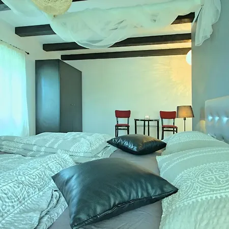 Jona Villa